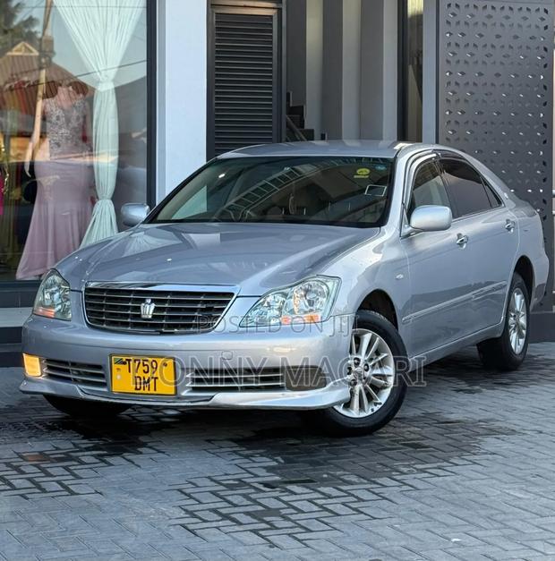 Toyota Crown Royale 2005 Silver