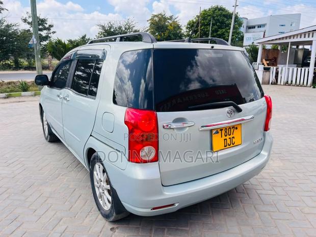 Toyota Raum 1.5 AWD 2006 Blue