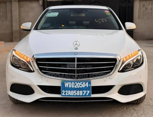 Mercedes-Benz C200 2015 Off white