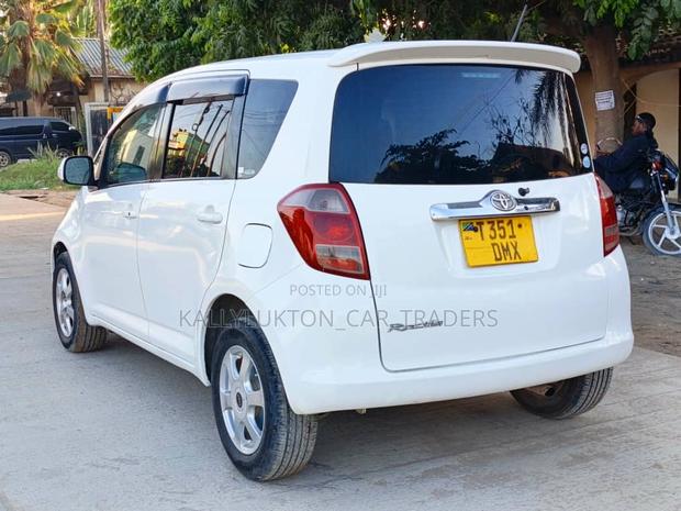 Toyota Ractis 2006 White