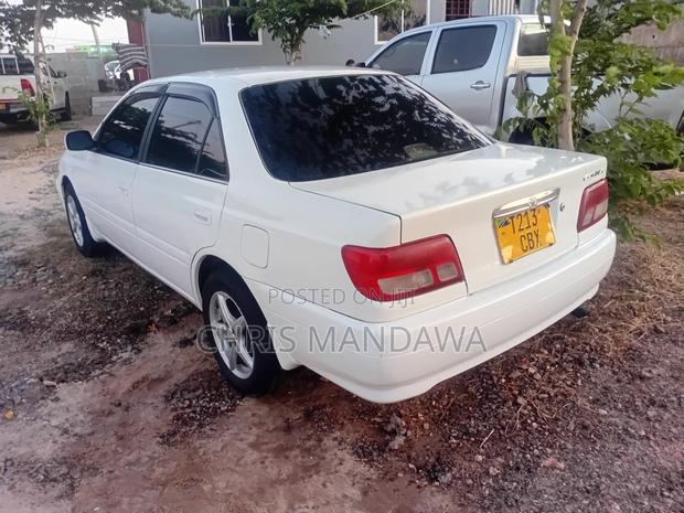 Toyota Carina 1.5 FWD Sedan 2000 White