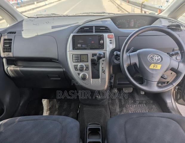 Toyota Ractis 1.5 FWD 2006 Gray