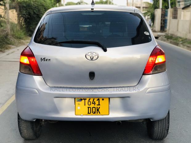 Toyota Vitz 2006 Pink