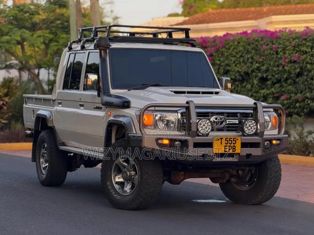 Toyota Land Cruiser 79 Series 2019 Off white