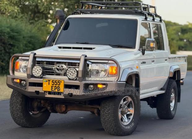 Toyota Land Cruiser 79 Series 2019 Off white