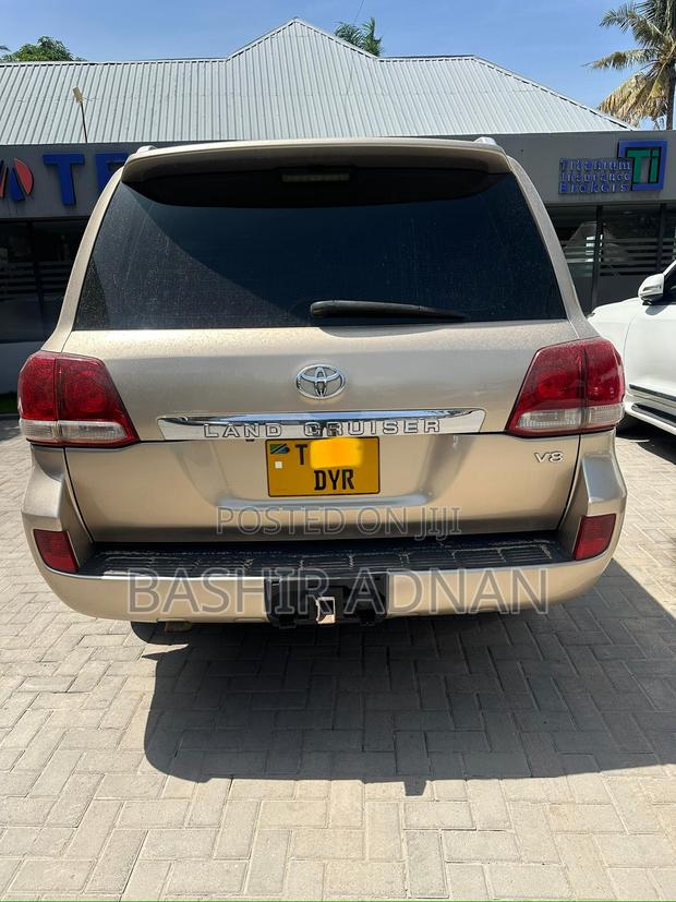 Toyota Land Cruiser 4.5 V8 TD STD 2010 Gold