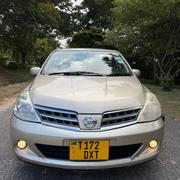 Nissan Tiida 1.5L 16V 2010 Gold for sale