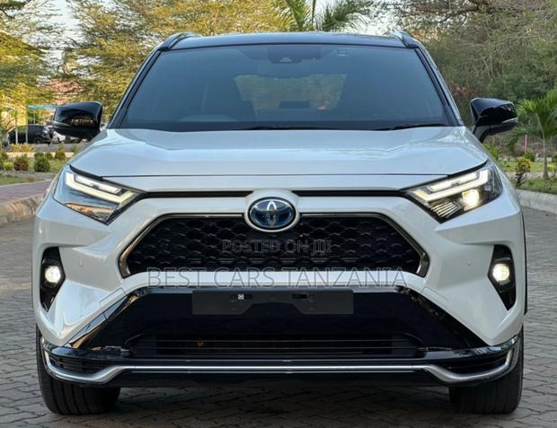 Toyota RAV4 Plug-In Hybrid 2025 White