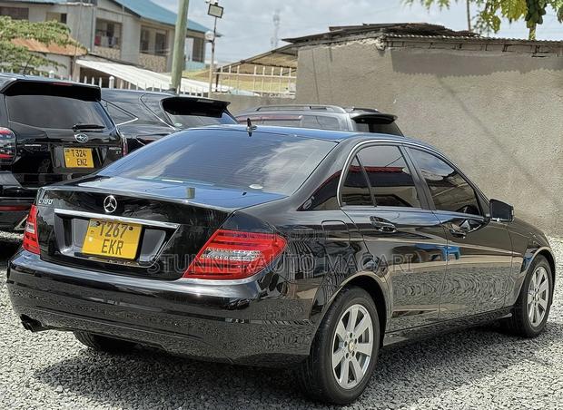 Mercedes-Benz C180 2012 Black