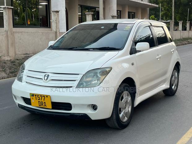 Toyota IST 2003 White