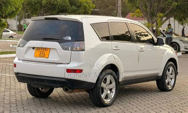 Mitsubishi Outlander 2006 White