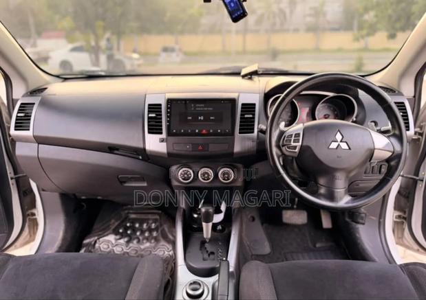Mitsubishi Outlander 2006 White