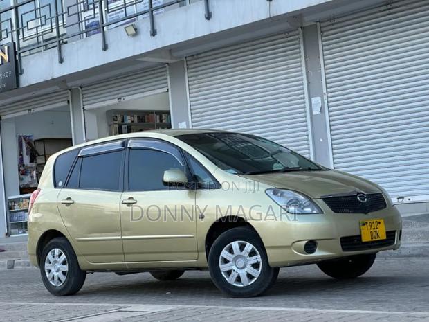 Toyota Corolla Spacio 2006 Gold