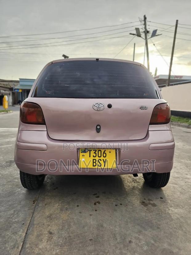 Toyota Vitz 2004 Pink