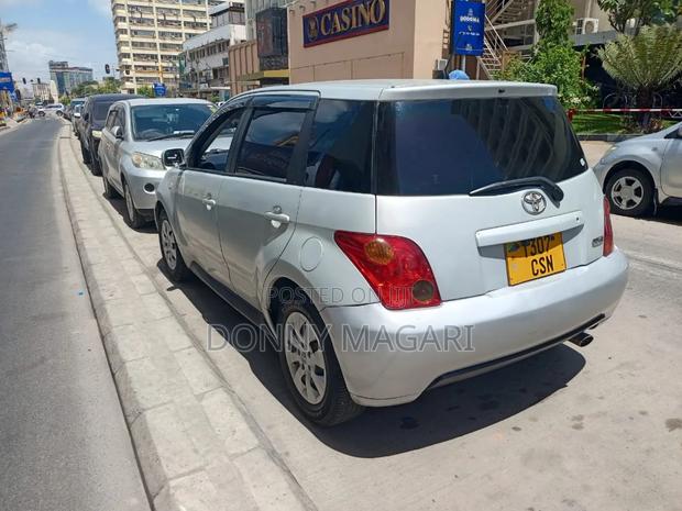 Toyota IST 2005 Silver