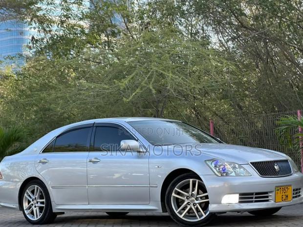 Toyota Crown Royale 2005 Silver