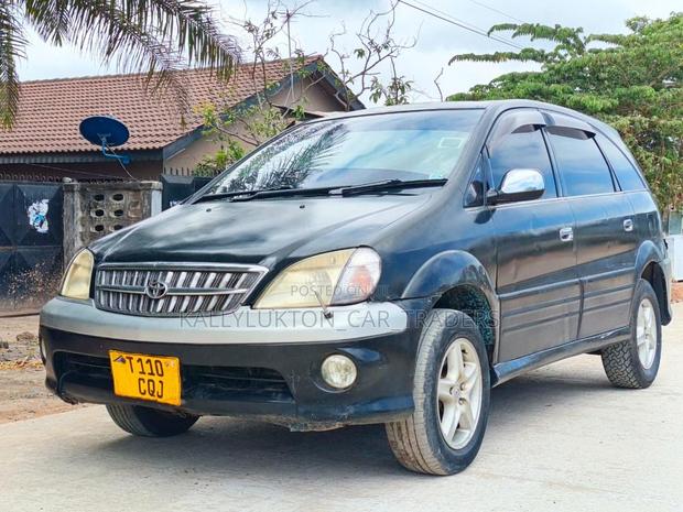 Toyota Nadia 2001 Black