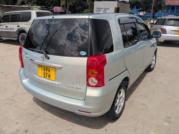 Toyota Raum 2005 Silver