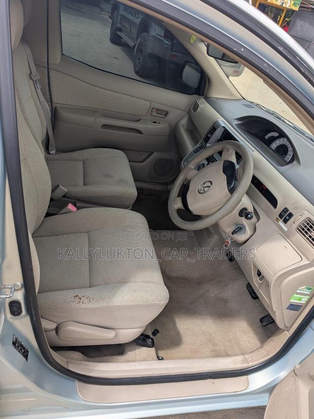 Toyota Raum 2005 Silver