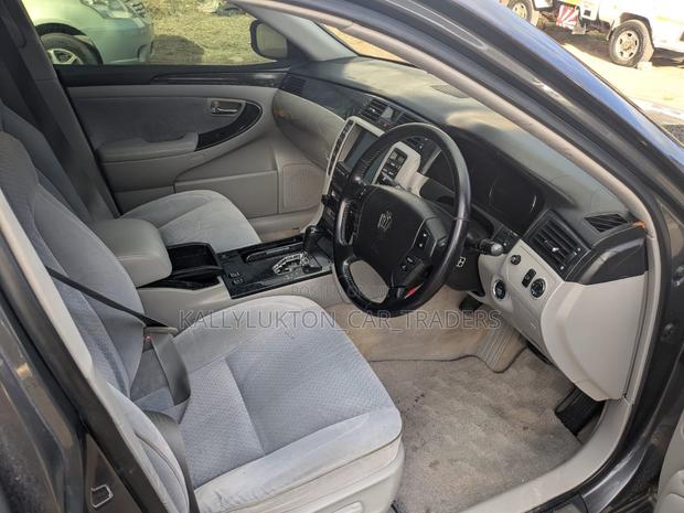 Toyota Crown 2006 Black