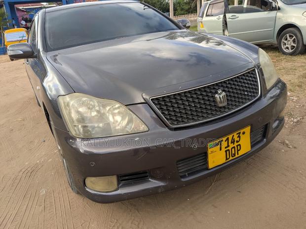 Toyota Crown 2006 Black