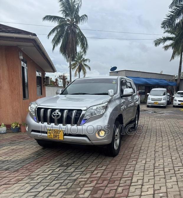 Toyota Land Cruiser Prado 2014 Silver