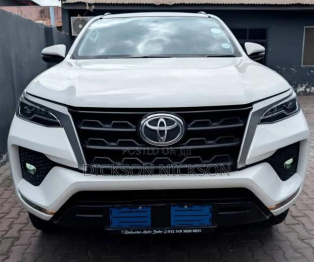 Toyota Fortuner 2.4 D AWD 2022 White