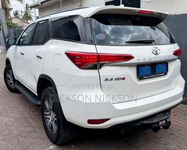 Toyota Fortuner 2.4 D AWD 2022 White
