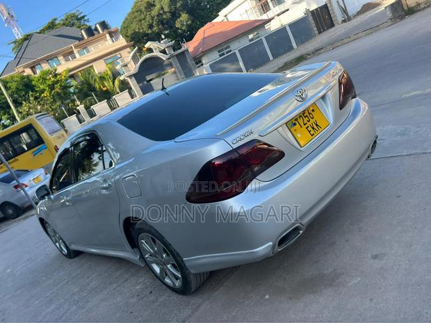 Toyota Crown 2009 Silver