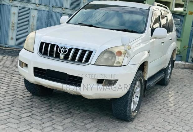Toyota Land Cruiser Prado 2005 White