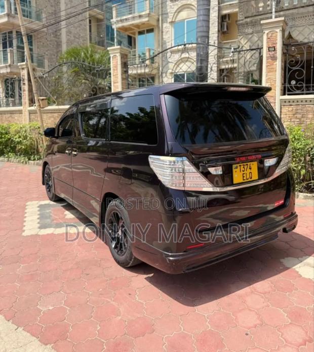 Toyota Vellfire 2010 Maroon