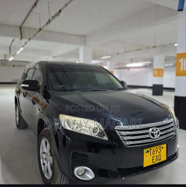 Toyota Vanguard 2011 Black