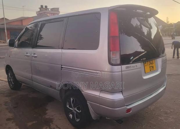 Toyota Noah 2.0 AWD (8 Seater) 2001 Silver