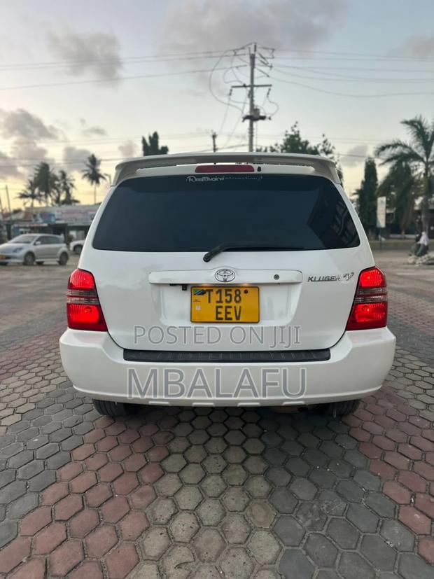 Toyota Kluger 2004 White