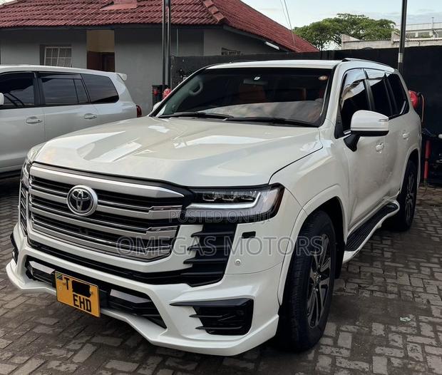 Toyota Land Cruiser 2013 White