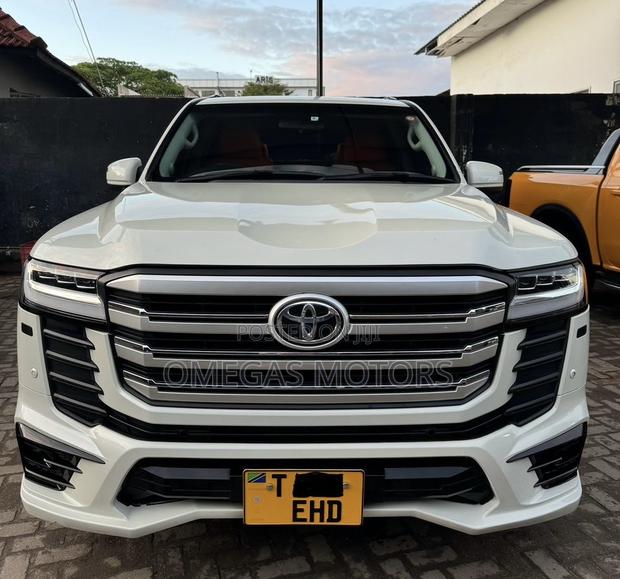 Toyota Land Cruiser 2013 White