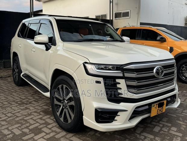 Toyota Land Cruiser 2013 White