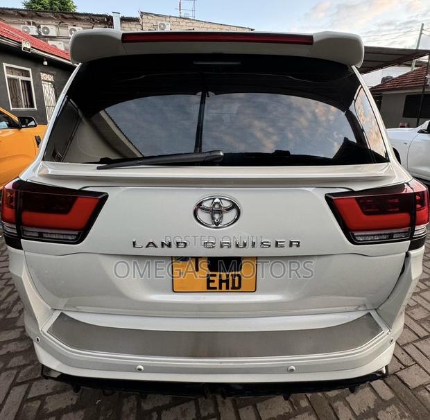 Toyota Land Cruiser 2013 White