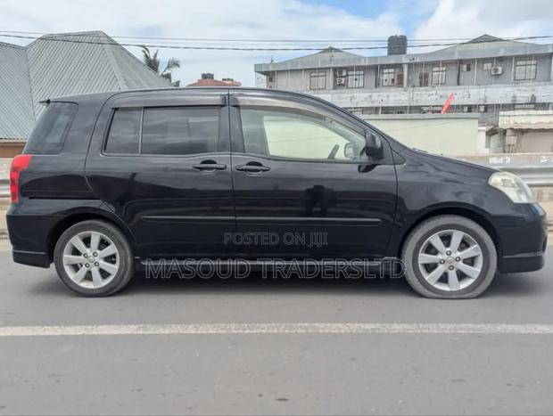 Toyota Raum 1.5 AWD 2004 Black