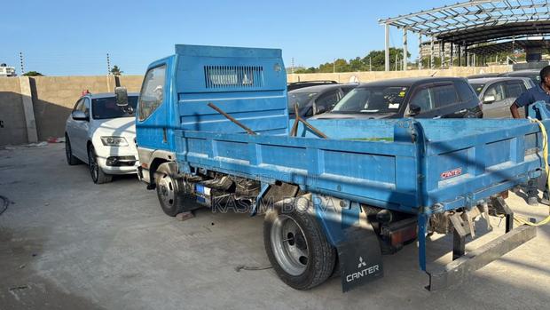 Mitsubishi Canter 2003 Blue