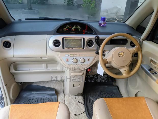 Toyota Porte 2005 Silver