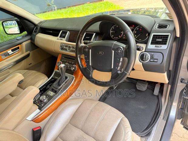 Land Rover Range Rover Sport 2010 Gray