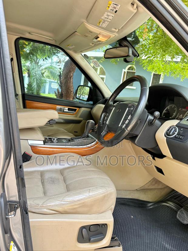Land Rover Range Rover Sport 2010 Gray