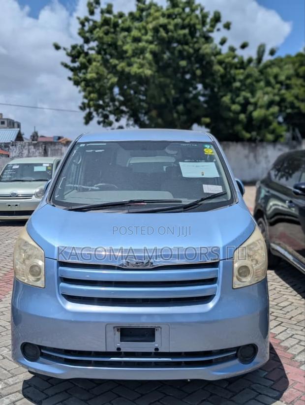 Toyota Noah 2008 Blue