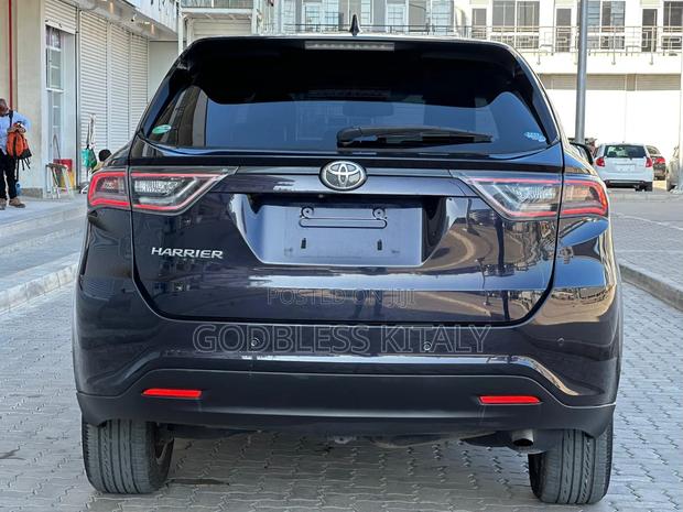 Toyota Harrier 2.0 2015 Black