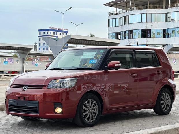 Toyota Corolla Rumion 2010 Red