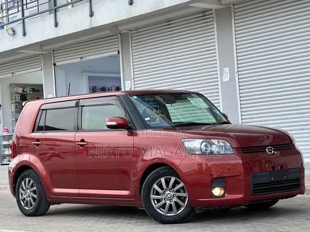 Toyota Corolla Rumion 2010 Red