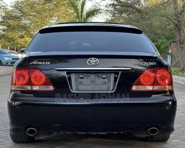 Toyota Crown 2006 Matt Black
