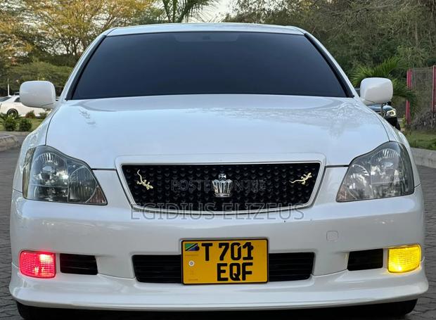 Toyota Crown 2006 White
