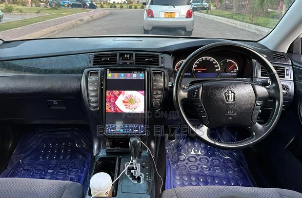 Toyota Crown 2006 White